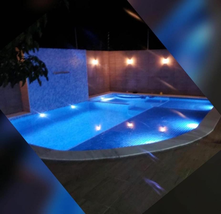 Hibiscus Casa Com Piscina